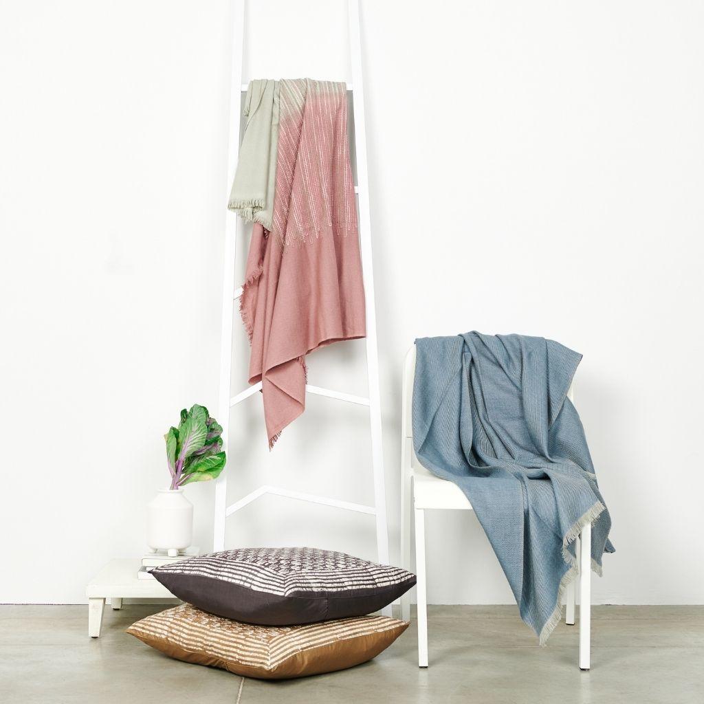 Chive Handloom Throw / Decke Ombre gefärbt in Merino im Angebot 5
