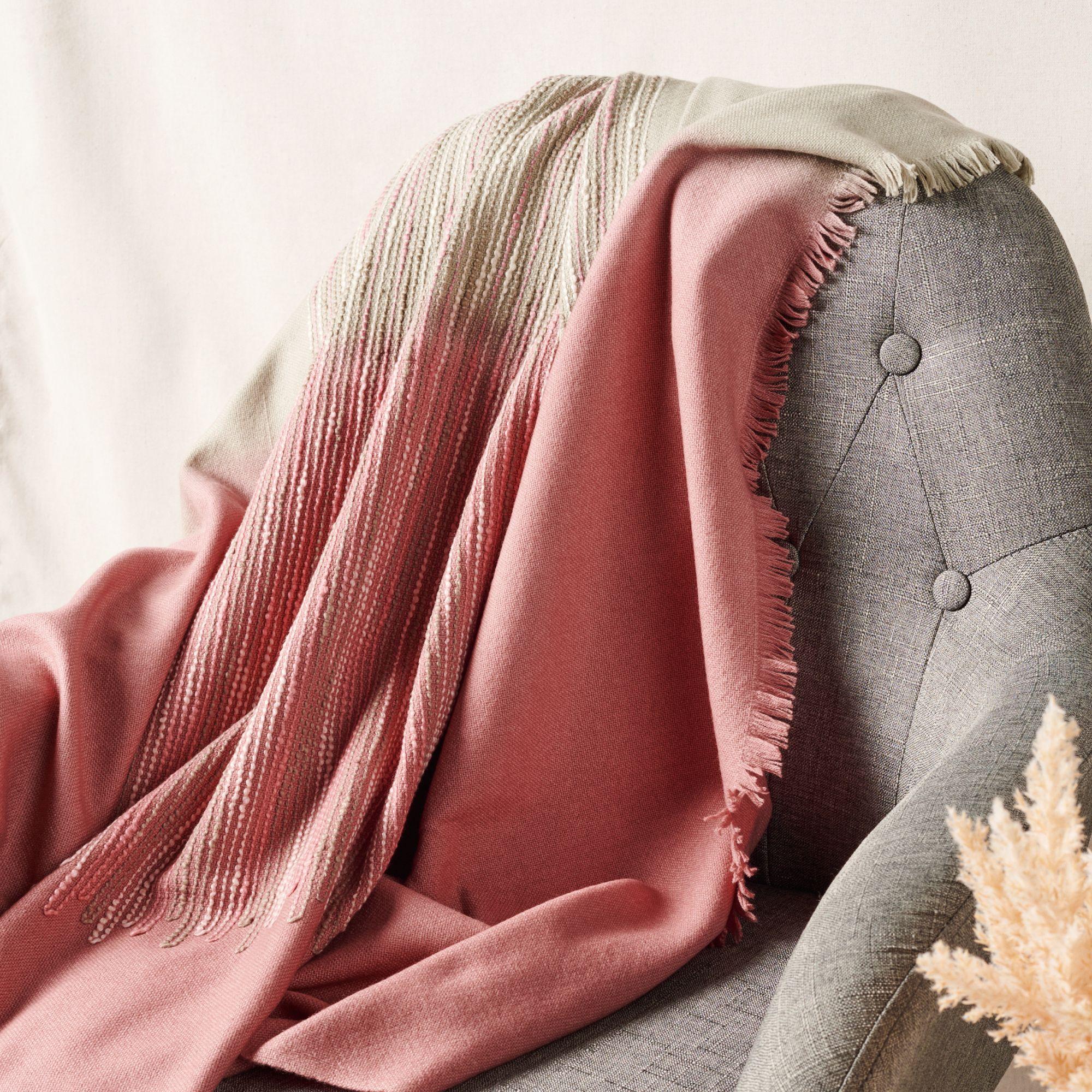 Moderne Foulard / couverture artisanal Chive teint à la main en mérinos en vente
