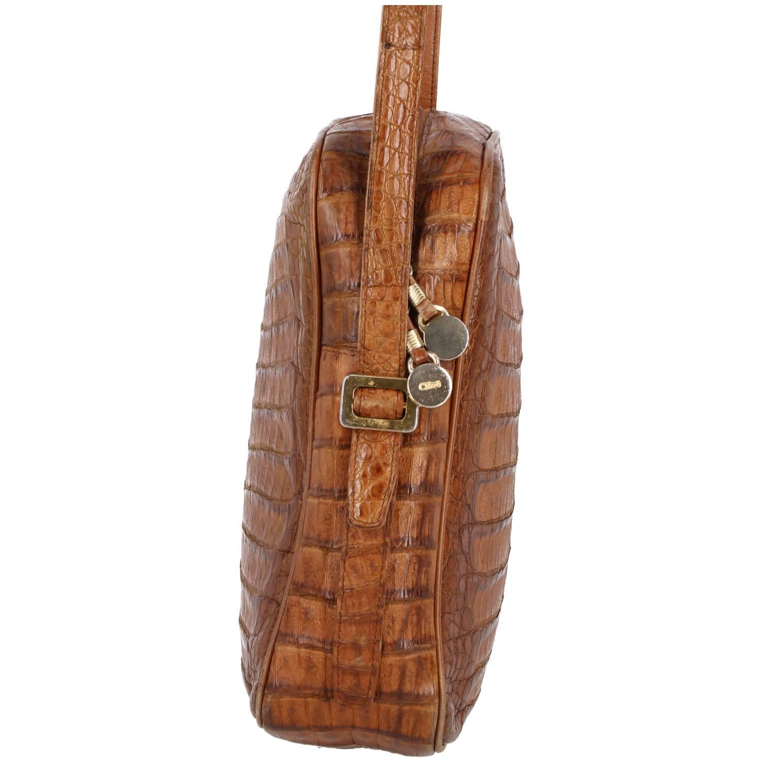 Soft caramel crocodile leather bag by Chloé. This is a lovely vintage piece from the 1980s featuring a removable strap. Metal details and leather corners show small signs of wear.
Please note this item cannot be shipped outside the European