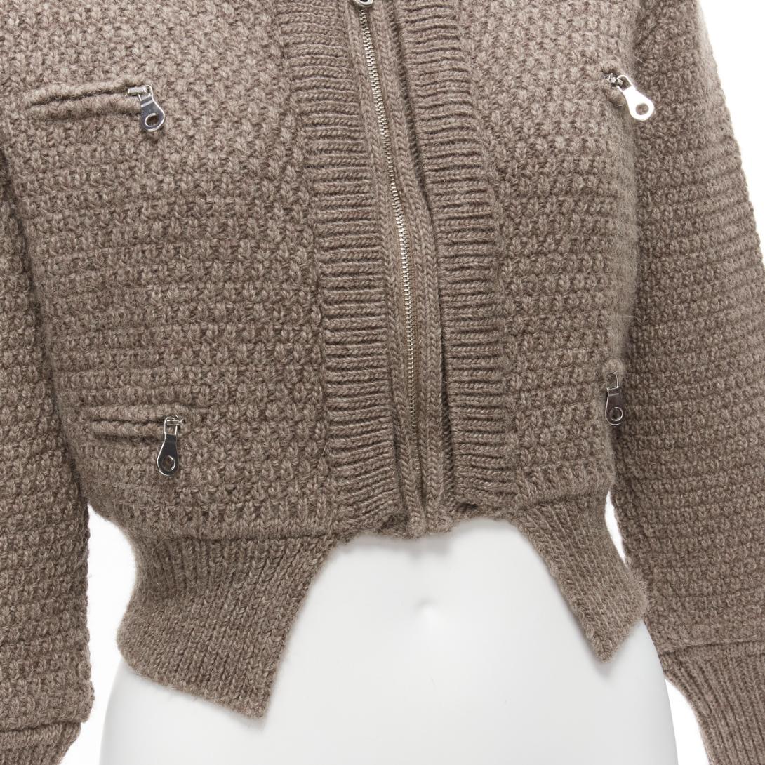 CHLOE 100% wool brown zip front 4 pocket cropped cardigan jacket FR38 M
Reference: JYLM/A00037
Brand: Chloe
Material: Wool
Color: Brown
Pattern: Solid
Closure: Zip
Extra Details: Side zippers are decorative and there are no pockets to this
