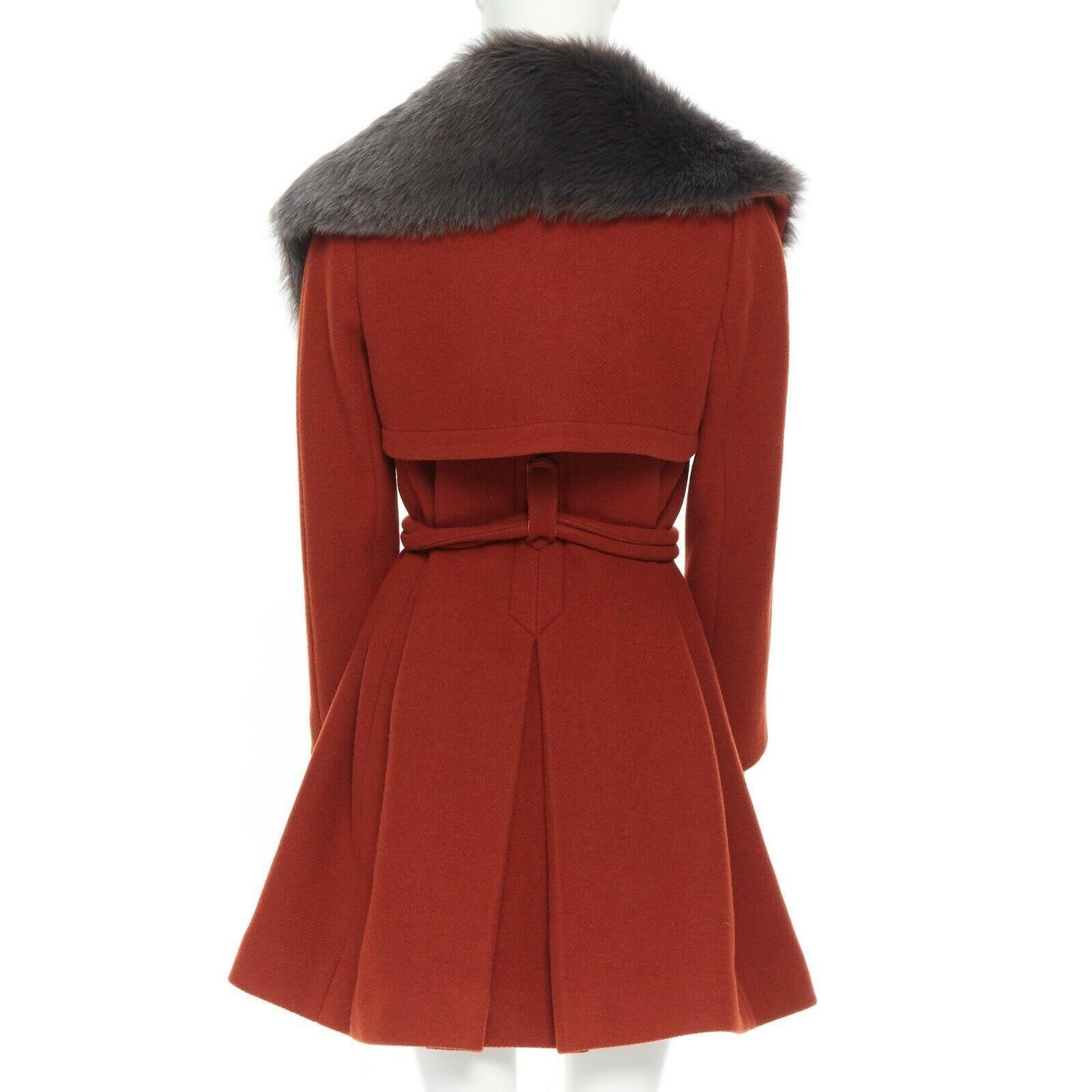 CHLOE 2015 red brown detachable lambskin fur shearling collar coat FR 38 M
CHLOE BY CLARE WAIGHT-KELLER
Pre-Fall 2015. 
Terracotta red wool fabric. 
Detachable charcoal lambskin shearling collar. 
Dual side pockets. 
Singular button front closure.