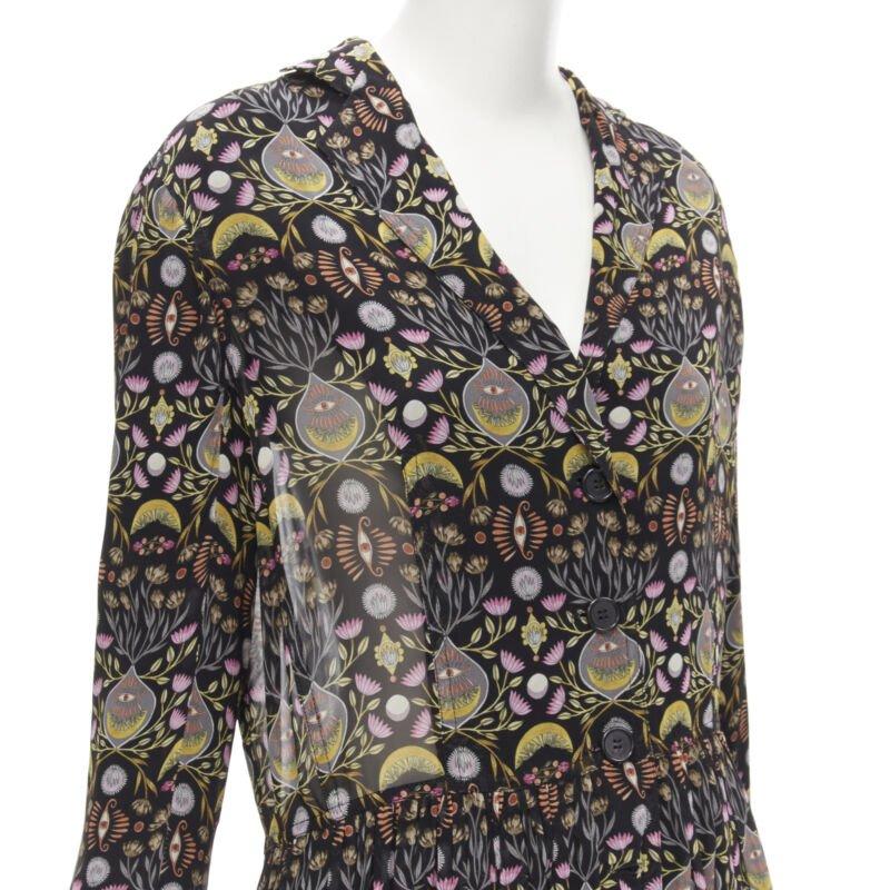 CHLOE 2018 Mystic Eye Schwarz-gelbes Midikleid aus Viskose mit Bohème-Druck FR34 XS
Referenz: KNLM/A00168
Marke: Chloe
MATERIAL: Viskose
Farbe: Schwarz, Gelb
Muster: Floral
Verschluss: Knopf
Zusätzliche Details: Breiter gekerbter Kragen.