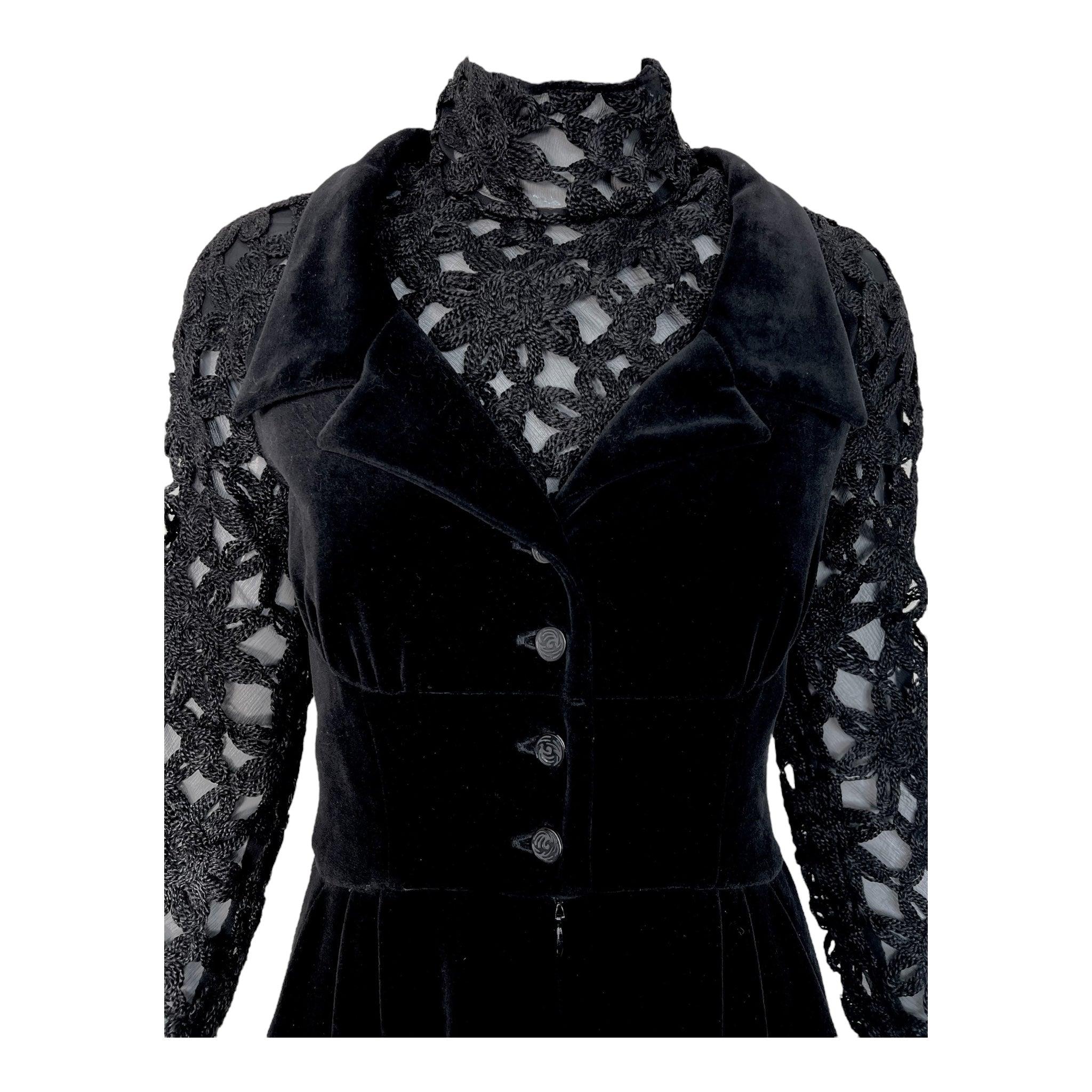 Chloe A/W Black Velvet & Crochet Neo-Victorian 2 Piece Dress, 1993 In Excellent Condition For Sale In Los Angeles, CA