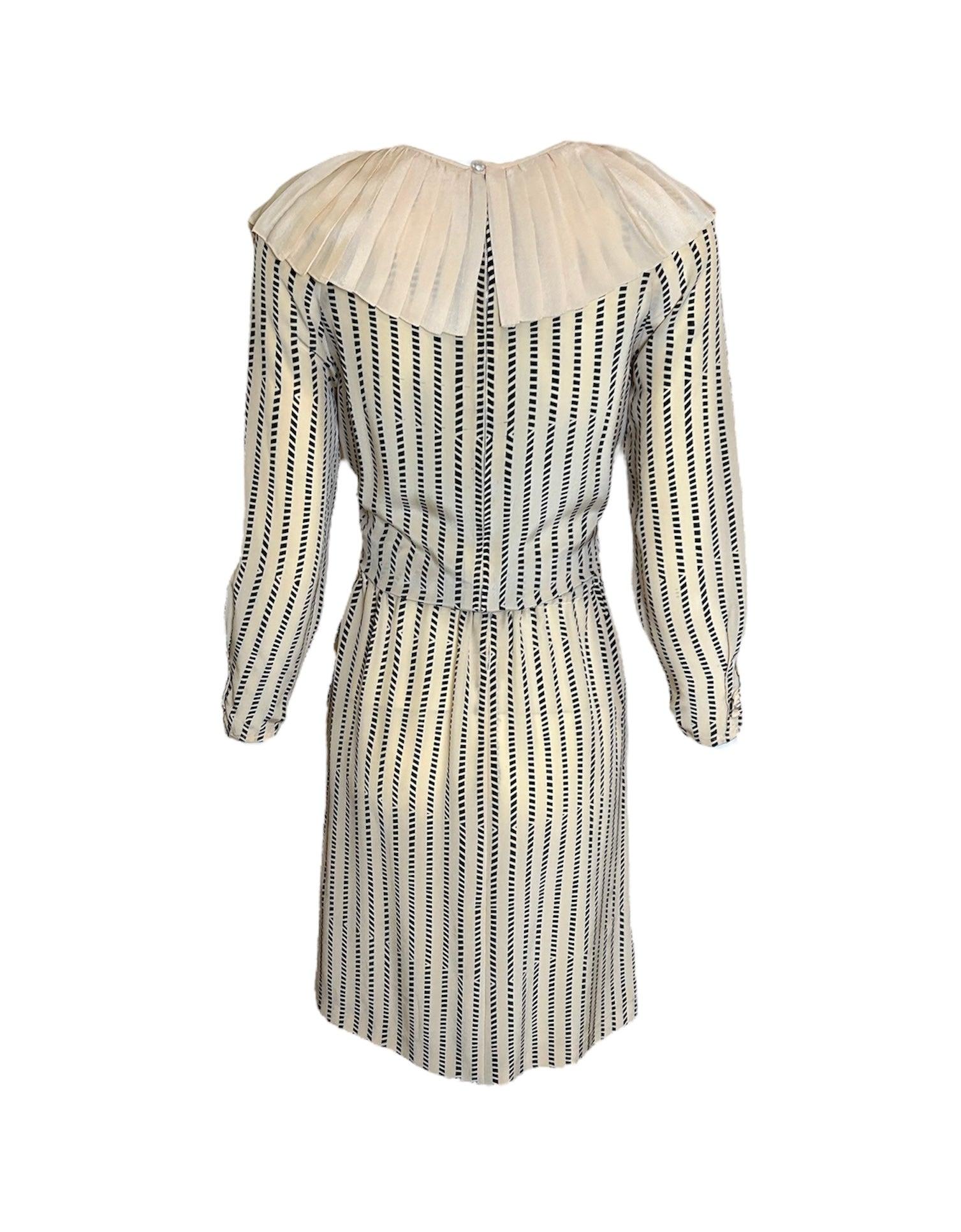 Chloe Beige and Navy Babydoll Silk Dress with Ruffle Collar, 1980s In Good Condition For Sale In Los Angeles, CA