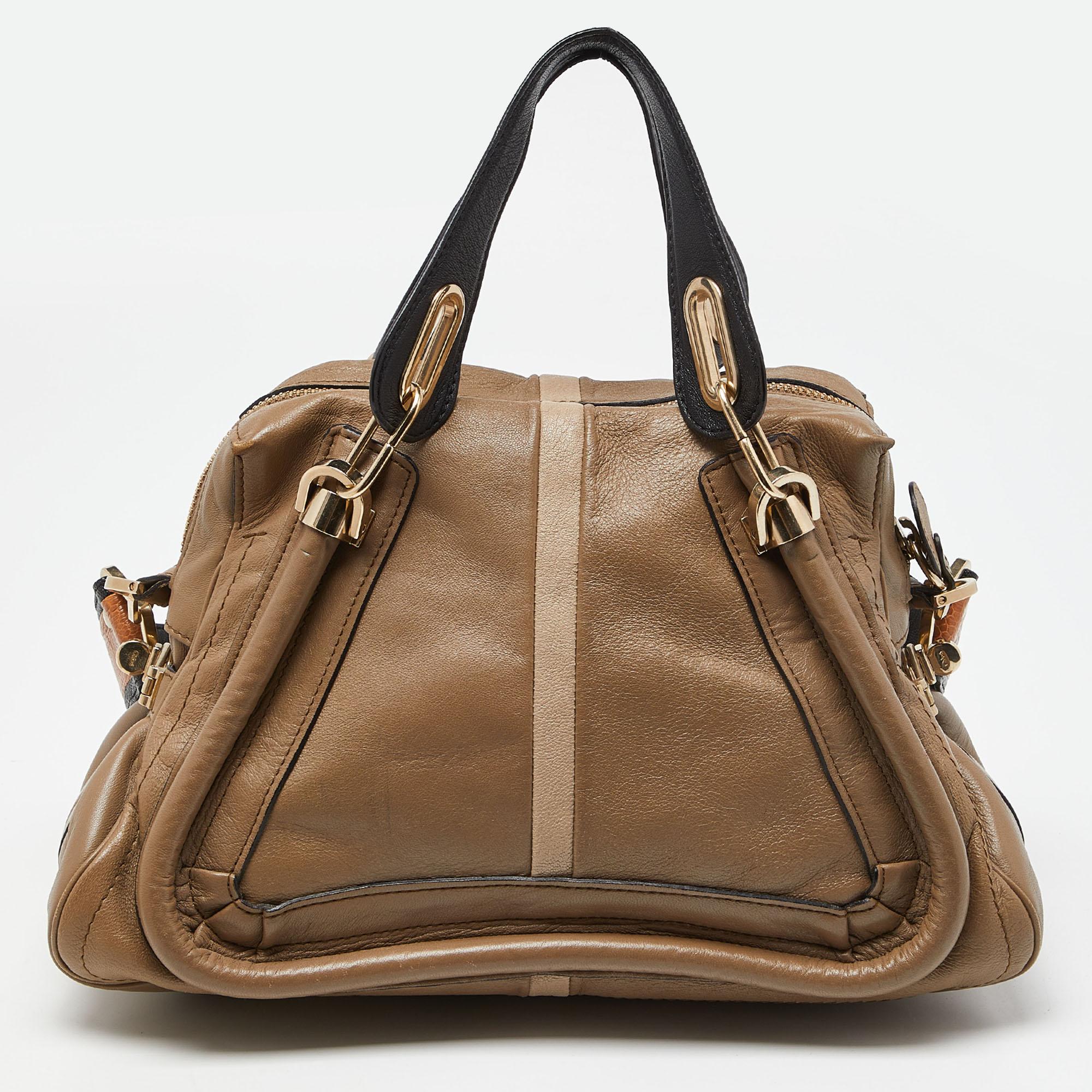 Practical and chic are some words that describe this bag! Crafted meticulously, the creation is equipped with a well-spaced interior and an easy-to-carry experience. Carry it to casual outings or shopping sprees, you'll look stylish!

Includes: