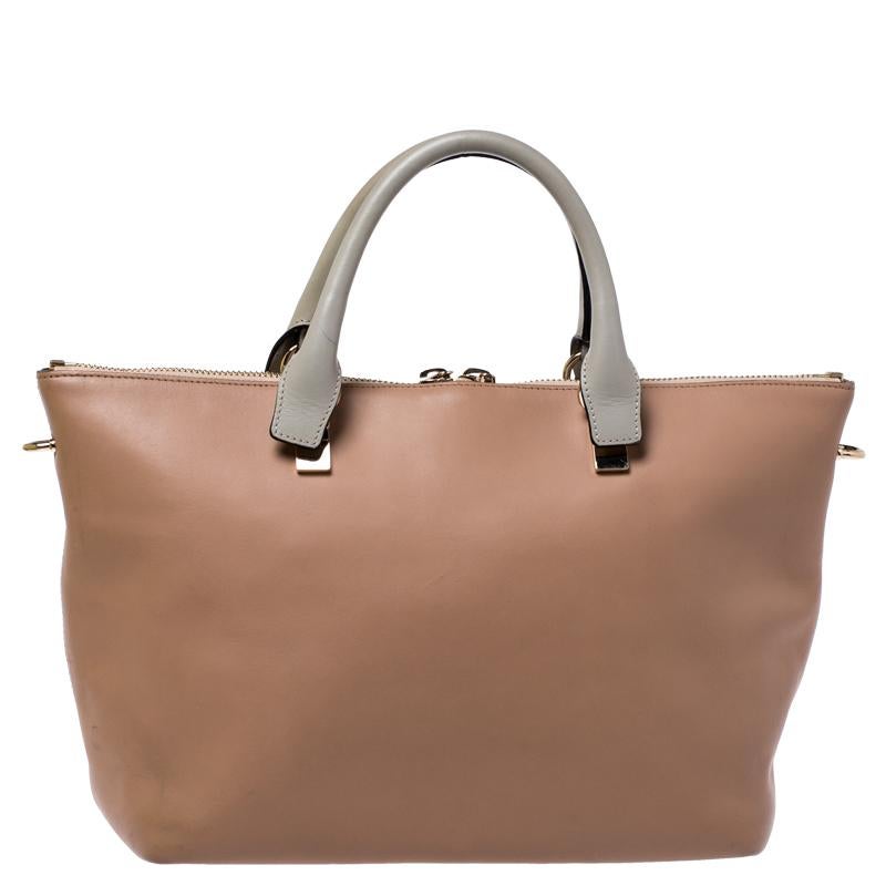 Make everyone nod in approval when you step out swaying this Baylee tote from Chloe. It has been crafted from leather and styled with gold-tone hardware. The tote has a top with a chain connecting two zippers and opens to a spacious fabric interior.