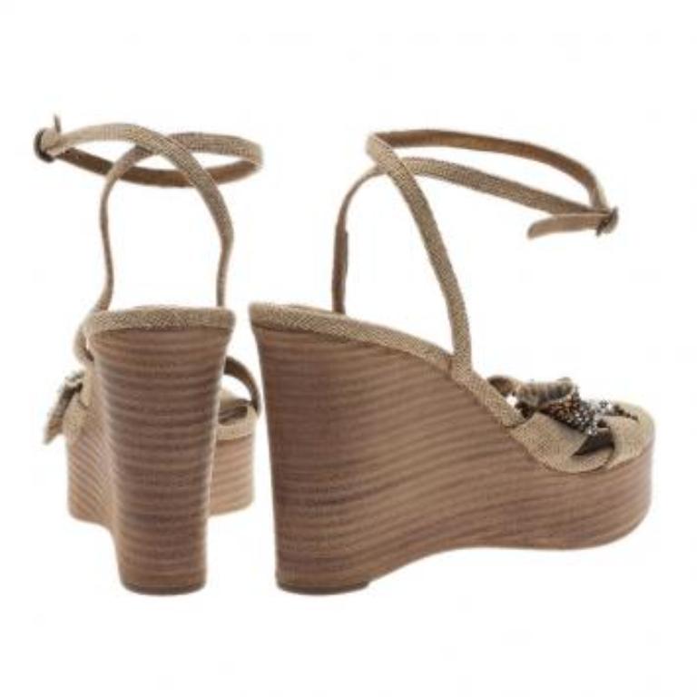 Chloe Beige Canvas Crystal Bow Ankle Strap Wedges Size 37 en vente 3