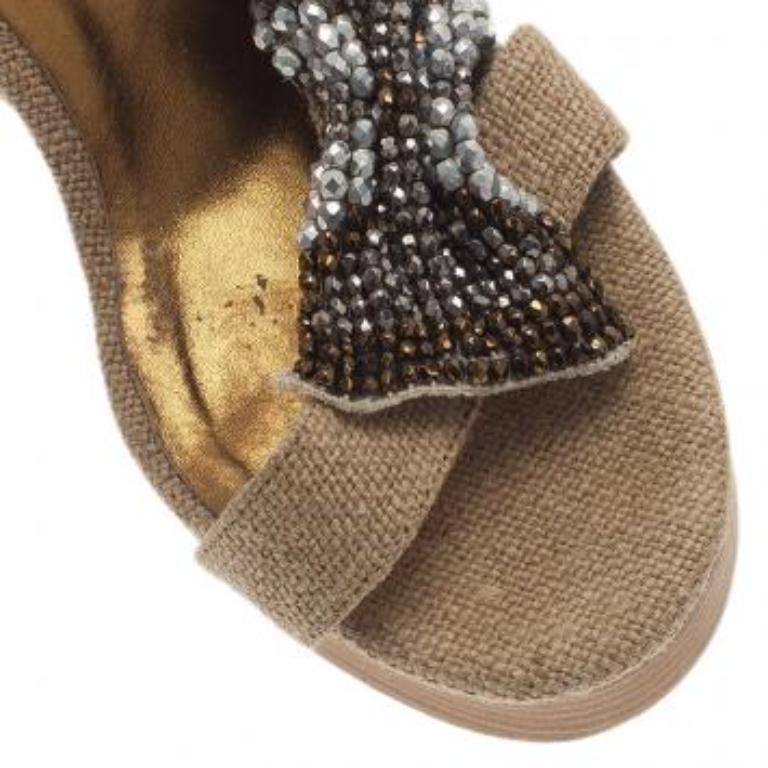 Chloe Beige Canvas Crystal Bow Ankle Strap Wedges Size 37 en vente 4