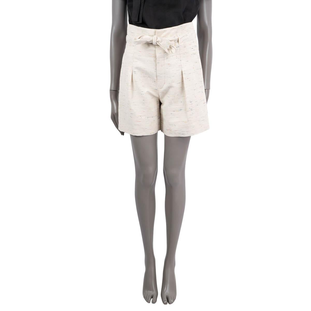 100% authentic Chloé belted tweed Shorts in beige, blue, red and green cotton (40%), linen (35%), viscose (22%) and polyester (3%). Feature two slit pockets. Open with three hook and a zipper on the front. Lined in acetate (70%) and silk (30%). Have