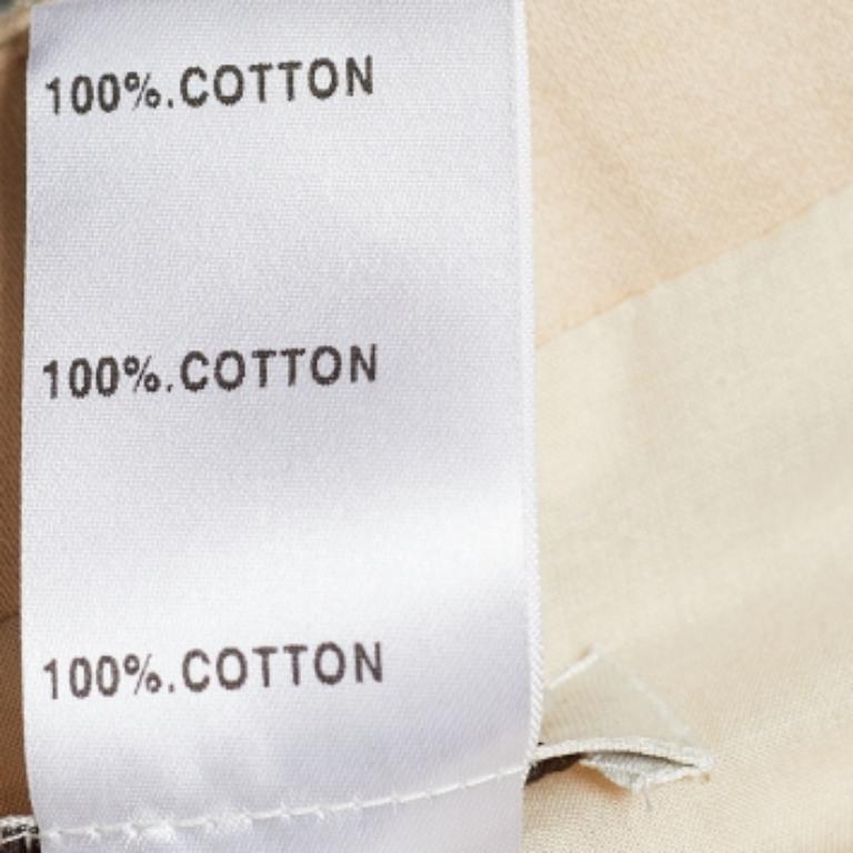 Chloe - Top beige in cotone ricamato con bottoni L in vendita 1