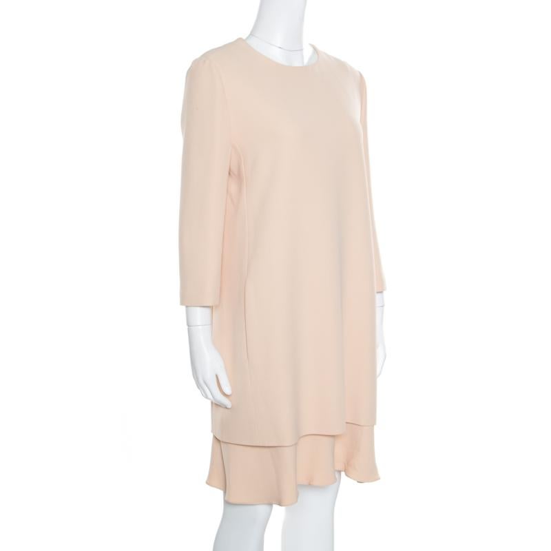Granting a flattering and feminine silhouette, this dress from the house of Chloe is a melange of label's elegant aesthetics and subtle details. It is cut from quality fabrics and features a muted beige hue along with long sleeves and a round