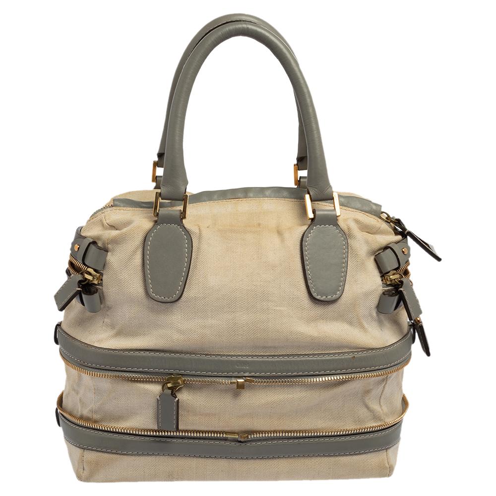 Featuring dual top handles, this Chloe Andy satchel exudes just the right amount of sophistication. The bag features a fabric & leather exterior and a capacious interior that is expandable. The exterior is adorned with gold-tone zip accents.