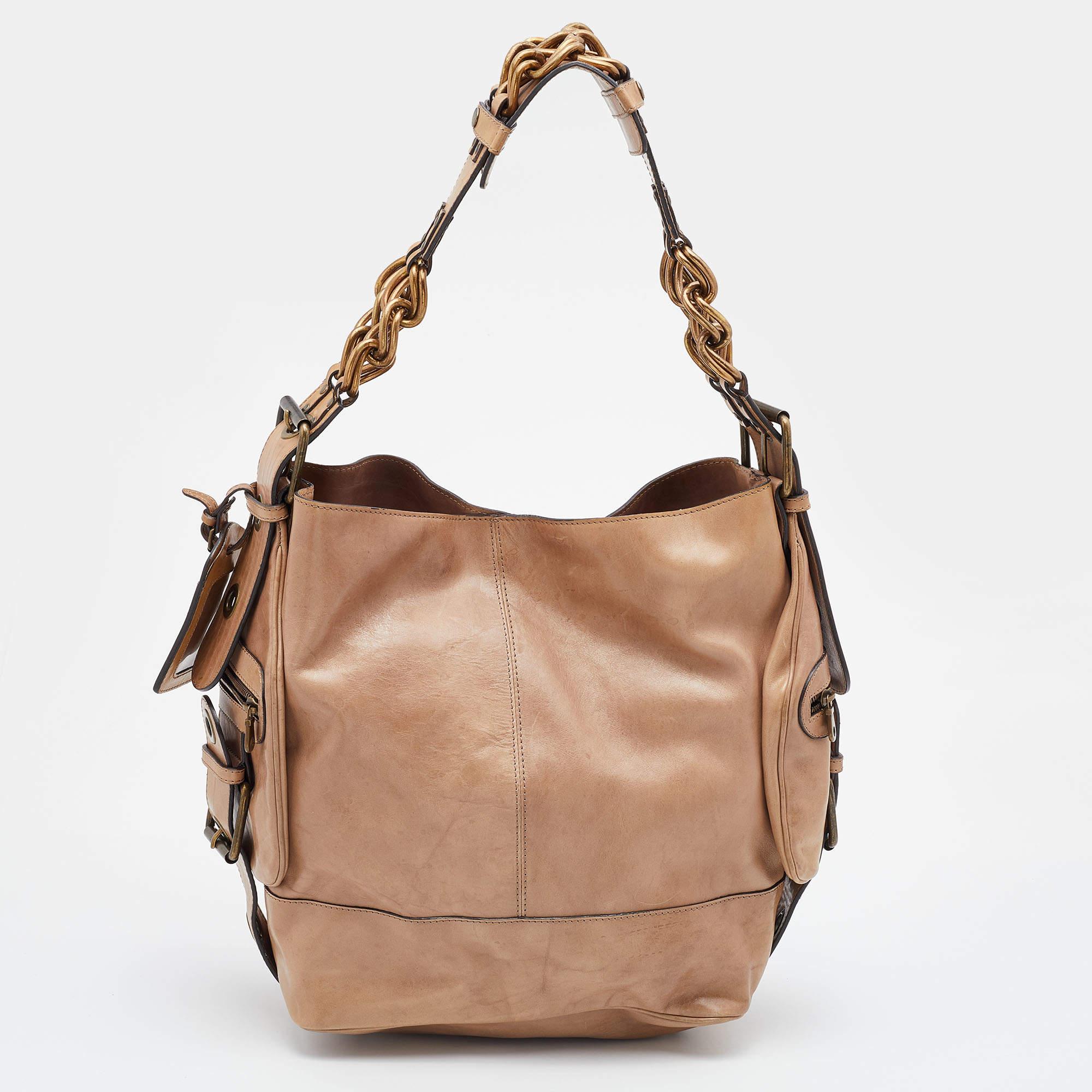 Stylish handbags never fail to make a fashionable impression. Make this designer hobo yours by pairing it with your sophisticated workwear as well as chic casual looks.

Includes: Info Card, Brand Tag
