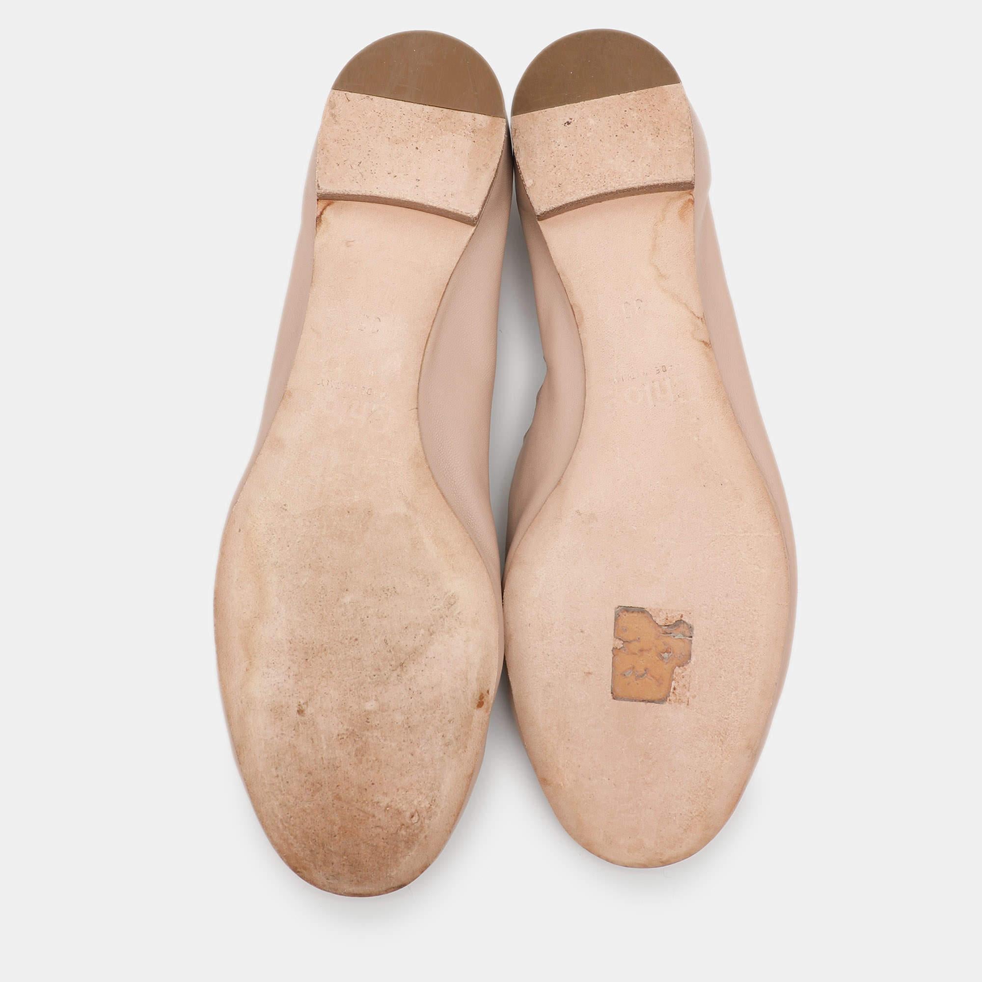 Chloe - Ballerines en cuir beige à festons Lauren - Taille 35 en vente 1