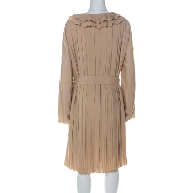 Feel stylish in this dress from Chloe. It has been designed just to lift your style a notch higher. The dress has an understated beige hue all over, long sleeves, and pleat details. The creation can be assembled with ballet flats and a shoulder