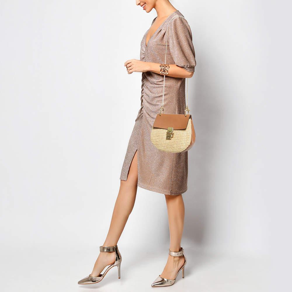 Chloe Beige/Tan Raffia and Leather Medium Drew Shoulder Bag In Good Condition In Dubai, Al Qouz 2