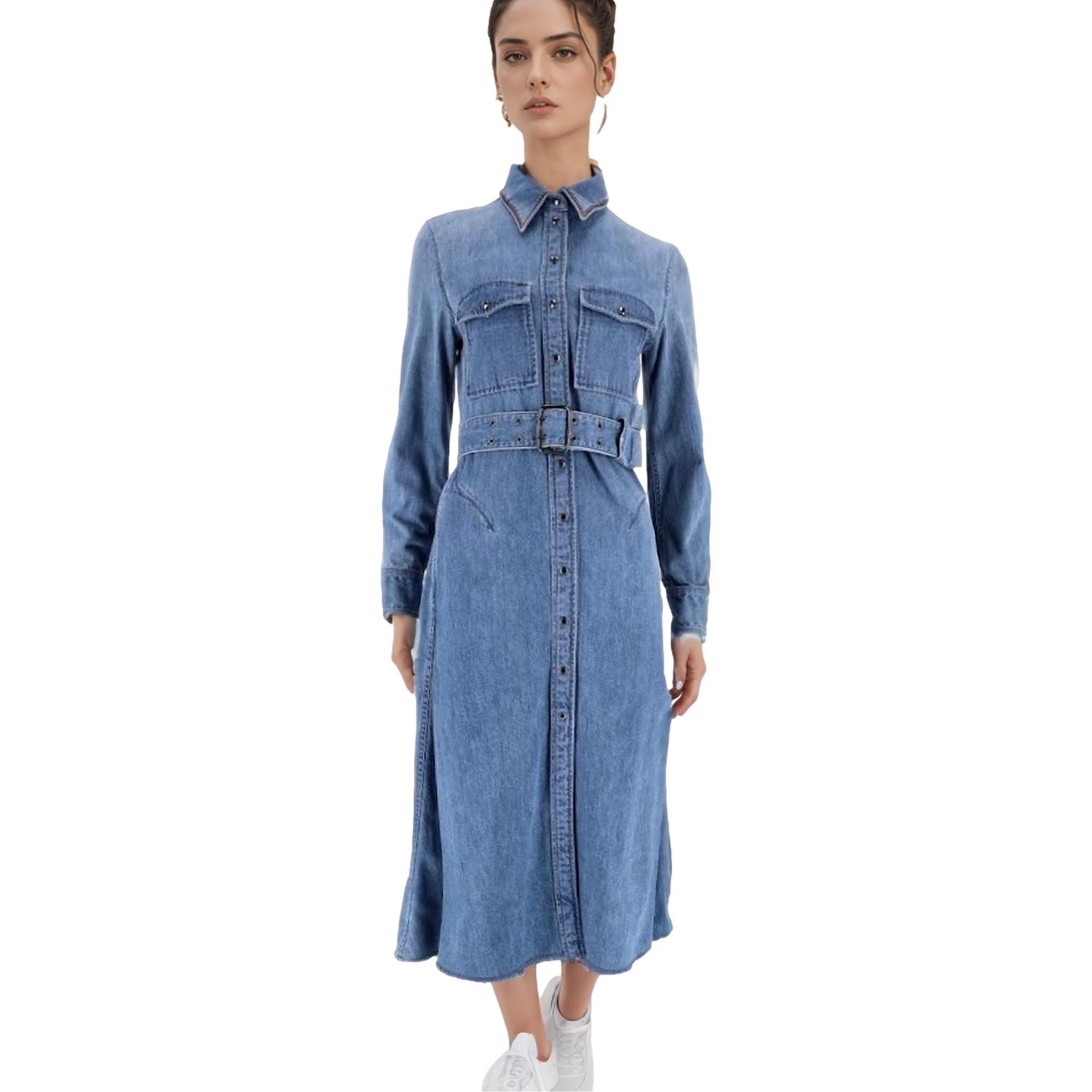 Chloe Belted Denim Shirt Dress

Blue, long-sleeved midi dress designed with belted waist and embroidered collar.

Featuring snap centre fastening and flap chest pockets.

Size – 36FR

Condition – Excellent

Composition – 100% Cotton