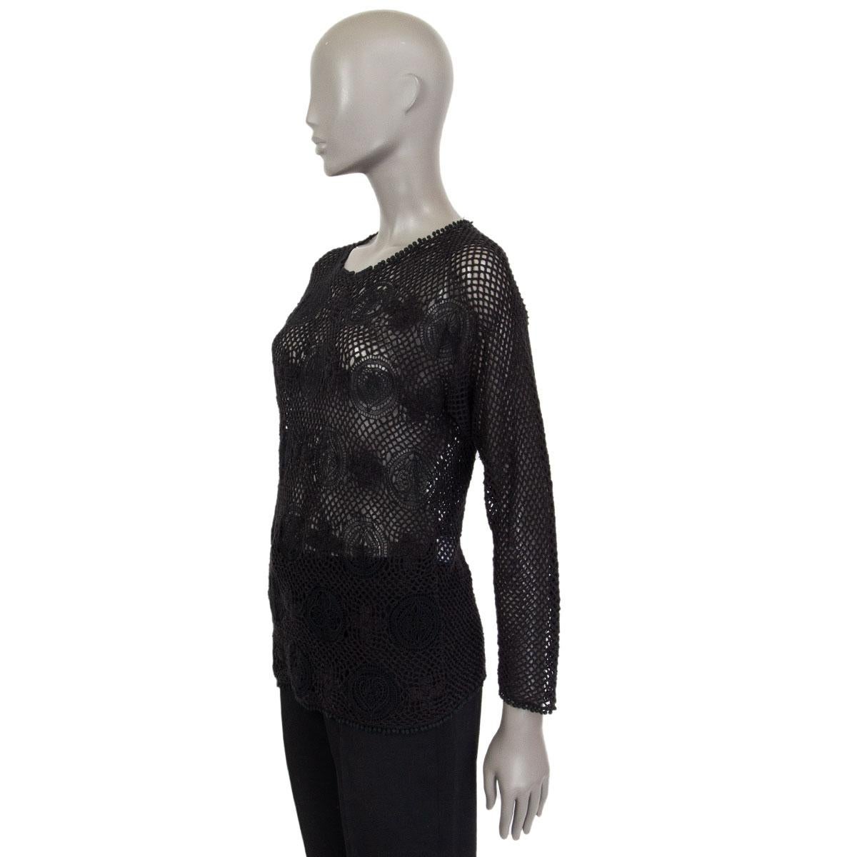 authentic Chloé long-sleeve crochet top in black cotton (78%) and polyamide (22%) and lace inserts in cotton (100%). Has been worn and is in excellent condition. 

Tag Size XS
Size XS
Shoulder Width 46cm (17.9in)
Bust 96cm (37.4in)
Waist 84cm