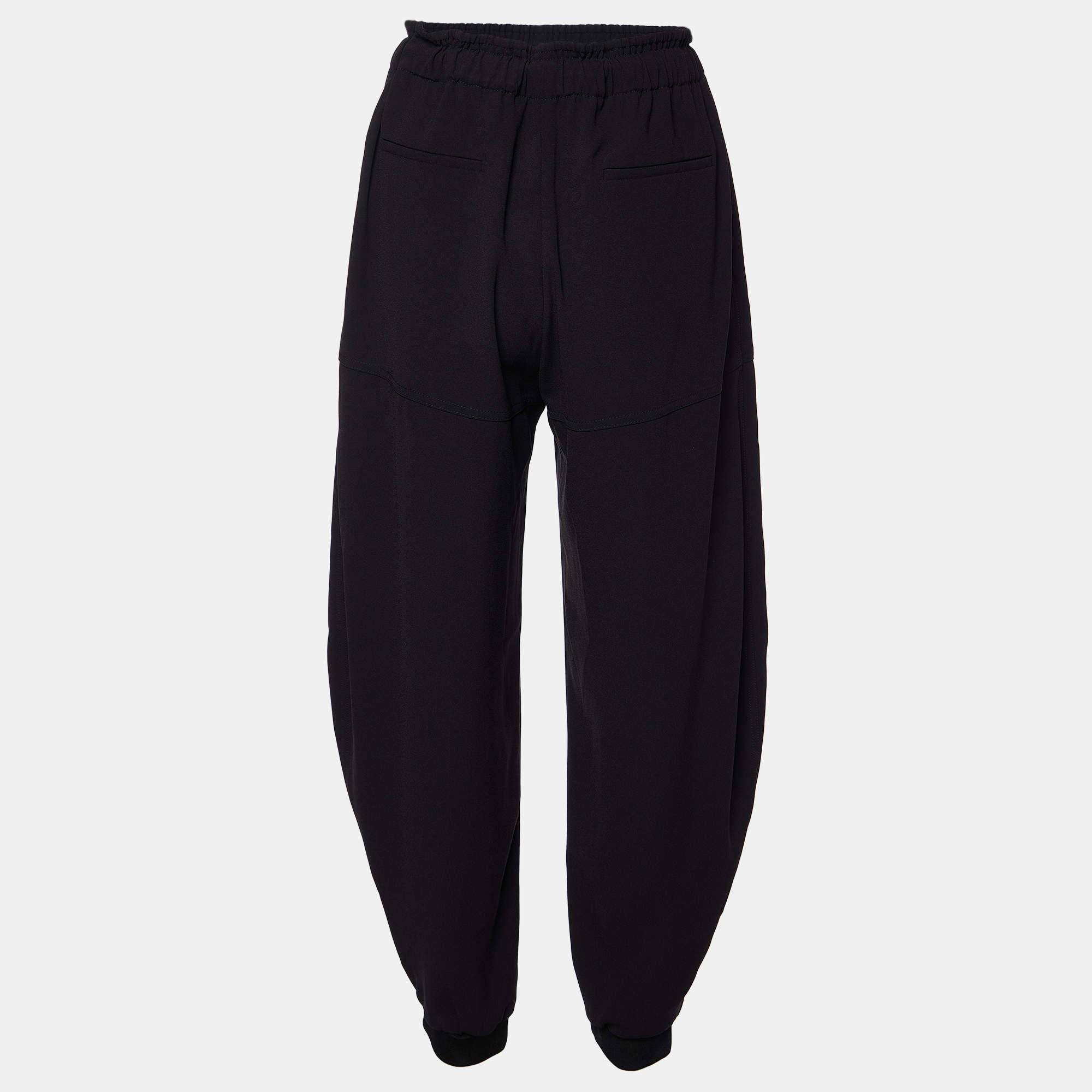 Sortez pour un jogging avec ces joggers super élégants se prélasser ou sortir pour faire des courses la création vous fera vous sentir à l'aise toute la journée. Il a été fabriqué à partir de matériaux de haute qualité et s'associera parfaitement