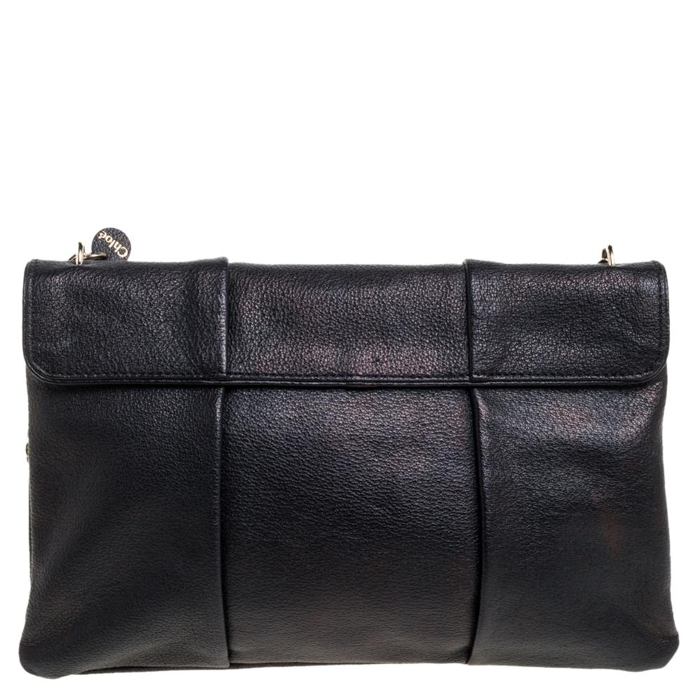 High in appeal, this shoulder bag from Chloe has been created to add to your elegant style. Crafted from black leather, the piece features a flap that is adorned with a crystal-embellished twist lock and leads to a spacious leather interior for