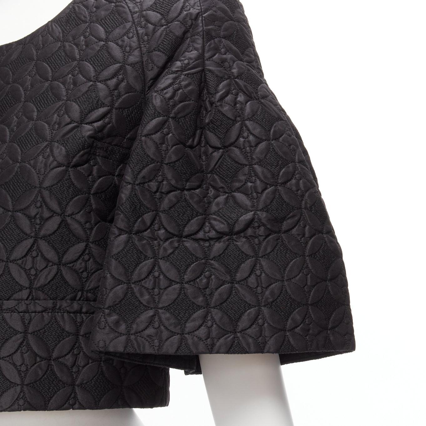 CHLOE negro jacquard floral manga campana cuello redondo chaqueta cropped FR34 XS
Referencia: SNKO/A00252
Marca Chloe
Material: Algodón, seda
Color: Negro
Patrón: Floral
Cierre: Botón
Forro: Tejido negro
Detalles adicionales: Tapeta