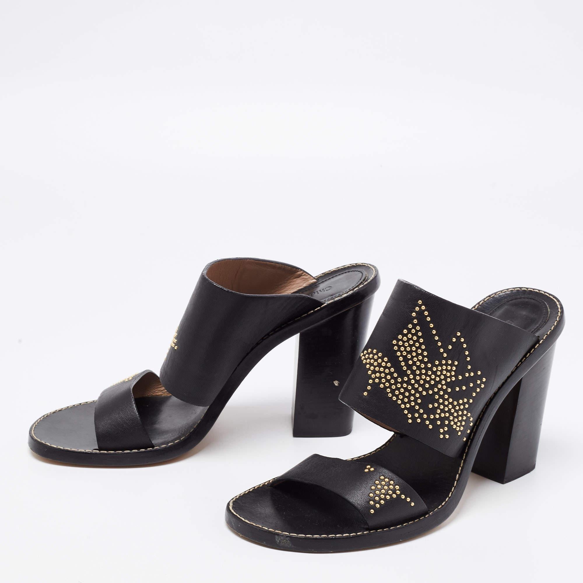These Chloe sandals blend comfort and style perfectly! The black sandals are crafted from leather into an open-toe silhouette. They flaunt studded straps across the vamps and are elevated on block heels.