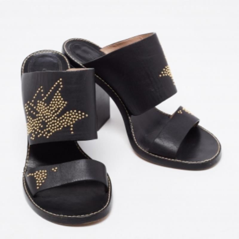 These Chloe sandals blend comfort and style perfectly! The black sandals are crafted from leather into an open-toe silhouette. They flaunt studded straps across the vamps and are elevated on block heels.