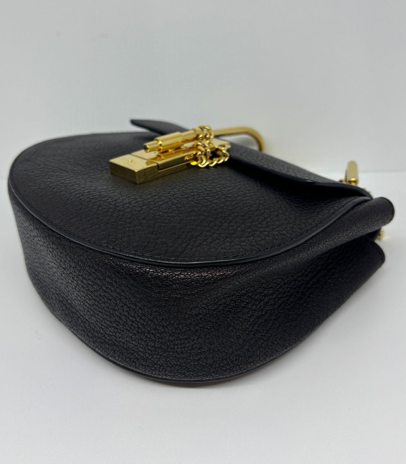 Bolso Crossbody Drew de piel granulada negra de Chloe en venta 5