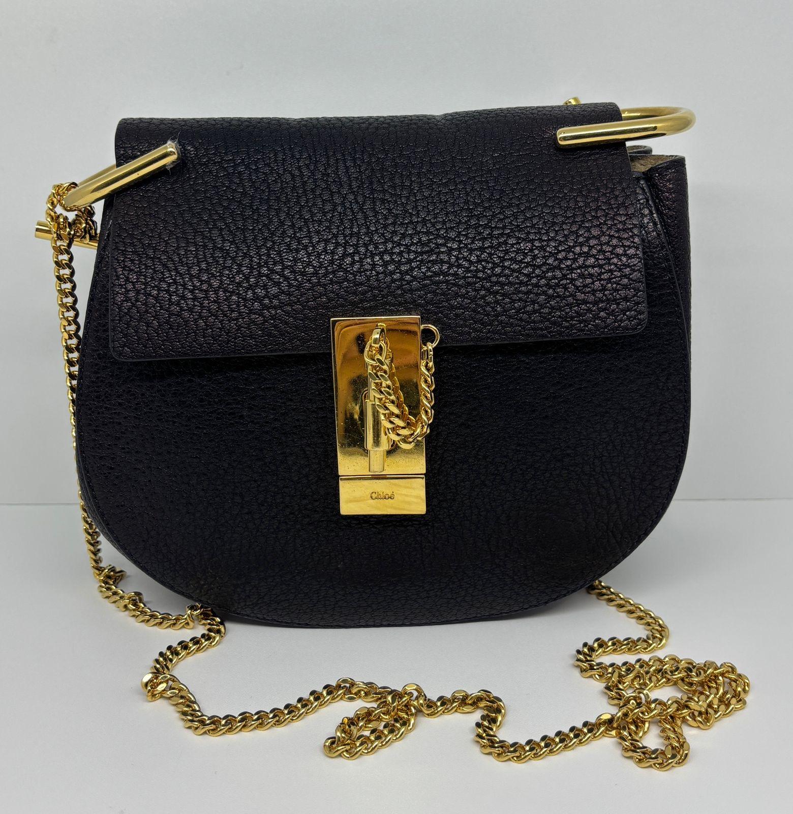 Bolso Crossbody Drew de piel granulada negra de Chloe en venta 7