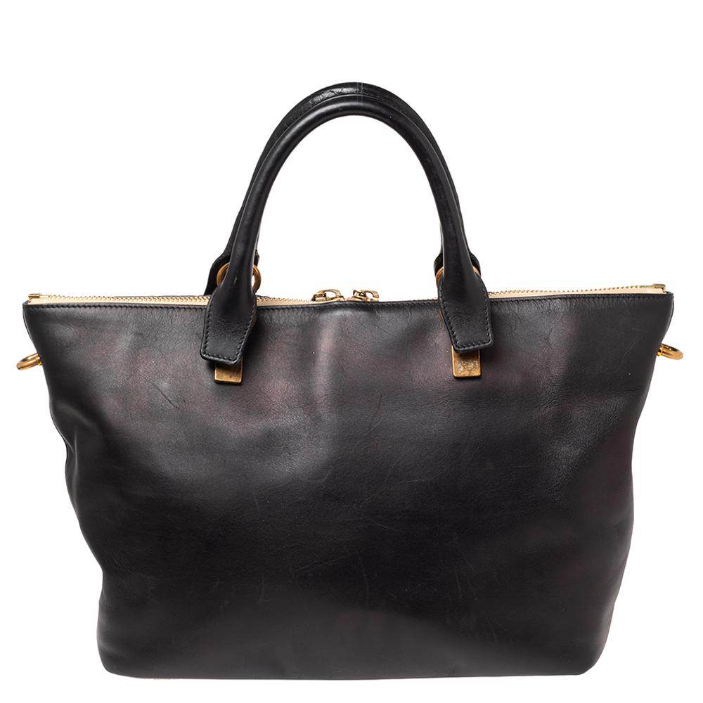 Project a stylish look when you step out swaying this Baylee tote from Chloe. It has been crafted from leather and styled with gold-tone hardware. The tote has a top with a chain connecting two zippers and it opens to a spacious fabric interior. The