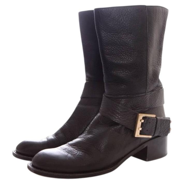 Chloe, schwarze Biker-Stiefel aus Leder mit Schnalle.