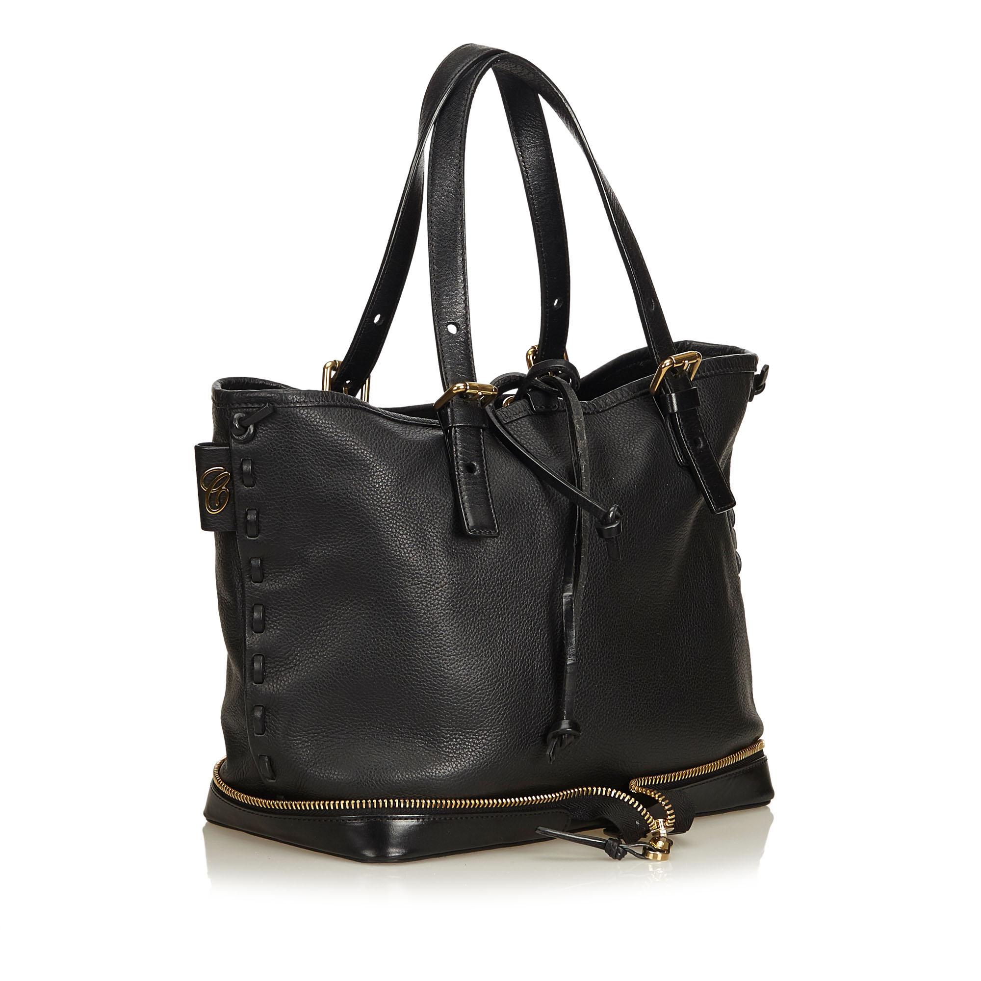 The Ellen features a leather body with a zipper detail at the base, adjustable flat shoulder straps, an open top, and interior zip and slip pockets. It carries as AB condition rating.

Inclusions: 
This item does not come with