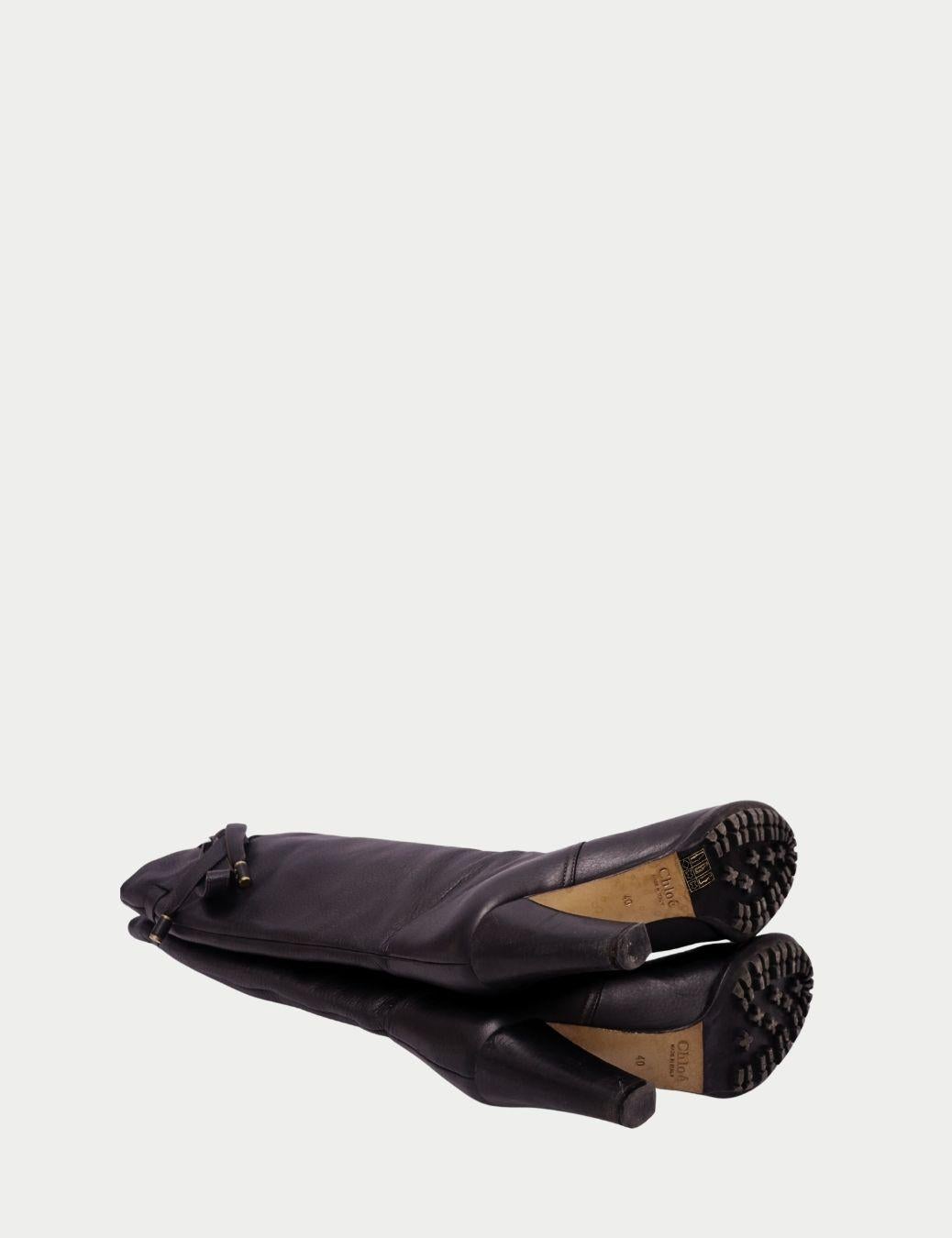 Noir Chloé - Bottes à hauteur de genou en cuir noir avec détails à nouer - EU 40 en vente