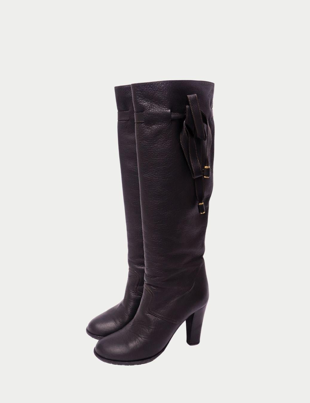 Chloé - Bottes à hauteur de genou en cuir noir avec détails à nouer - EU 40 Excellent état - En vente à Amman, JO