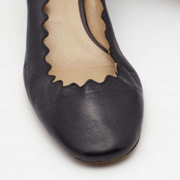 Faites preuve de chic avec ces escarpins de créateur. Elles présentent des talons robustes et des semelles durables, parfaits pour vos sorties à la mode !