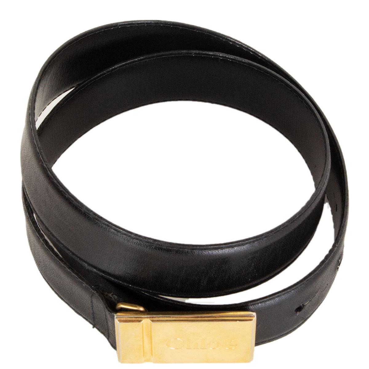 100% authentic Chloé black leather belt with gold-tone logo embossed buckle. Has been worn with some scratches on the buckle. Overall in very good condition. 

Tag Size 70
Width 2.8cm (1.1in)
Fits 64.5cm (25.2in) to 74.5cm (29.1in)
Length 85cm
