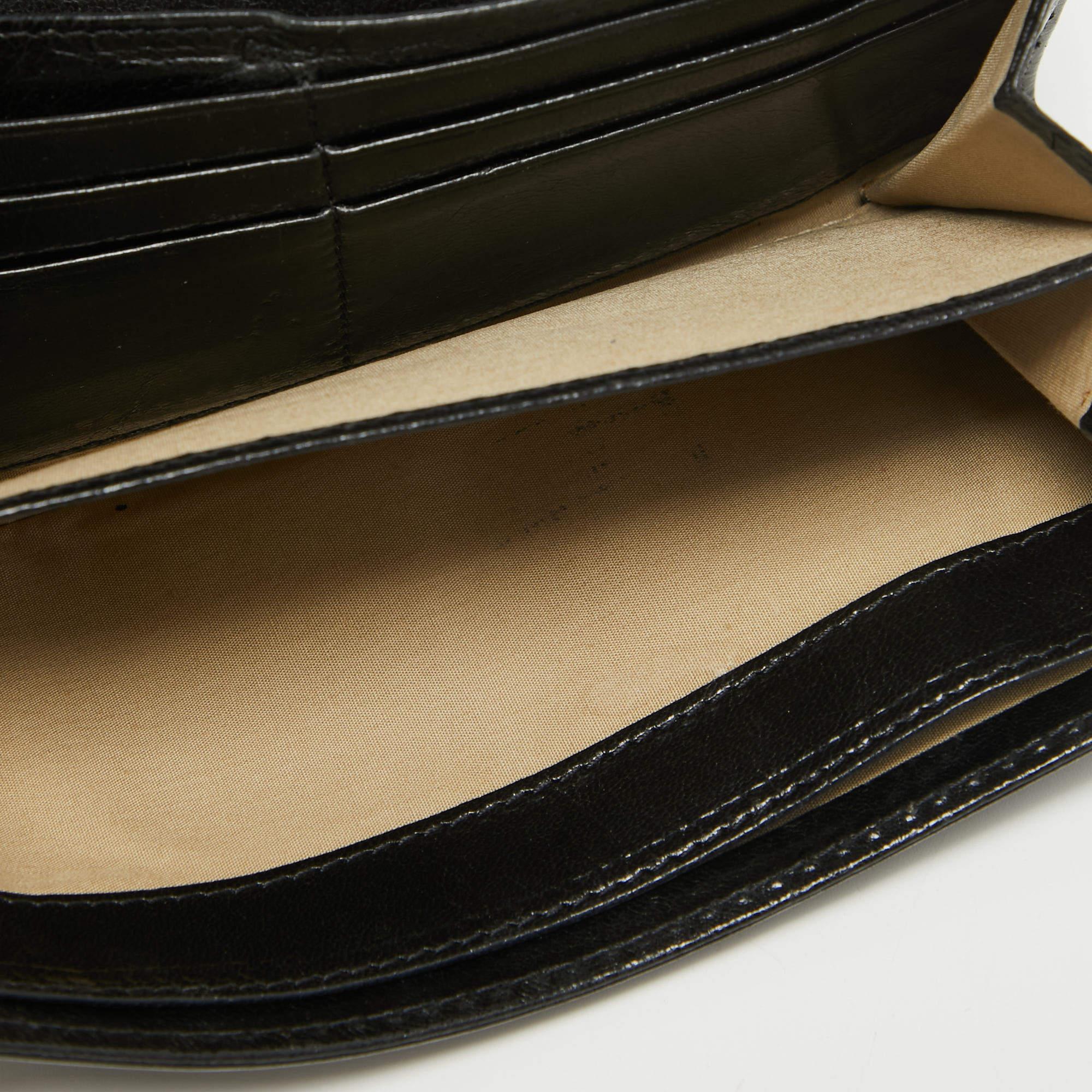 Chloe Black Leather Logo Continental Wallet In Excellent Condition For Sale In Dubai, Al Qouz 2