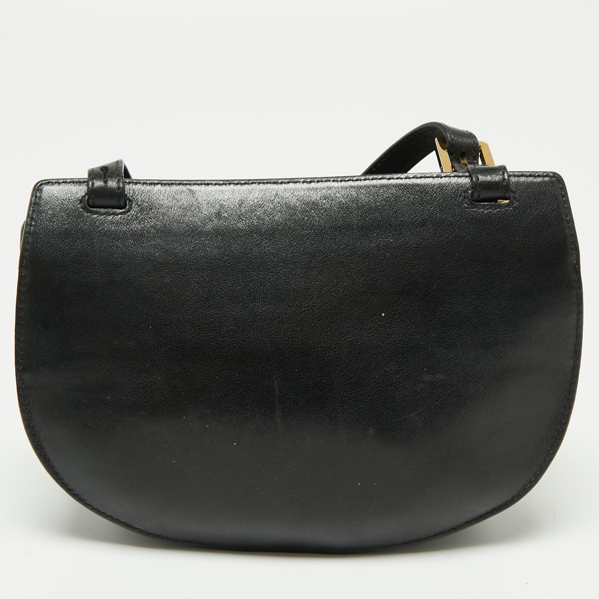 Characterized by a double flap closure, this crossbody bag from the house of Chloe is a chic way to carry your small everyday essentials in style. Elegantly crafted from lush leather, this black bag adds an exquisite look to your casual attire and