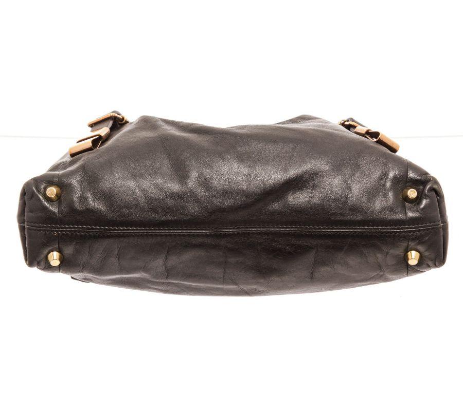 Chloe Victoria Umhängetasche aus schwarzem Leder mit goldfarbenen Beschlägen 1
