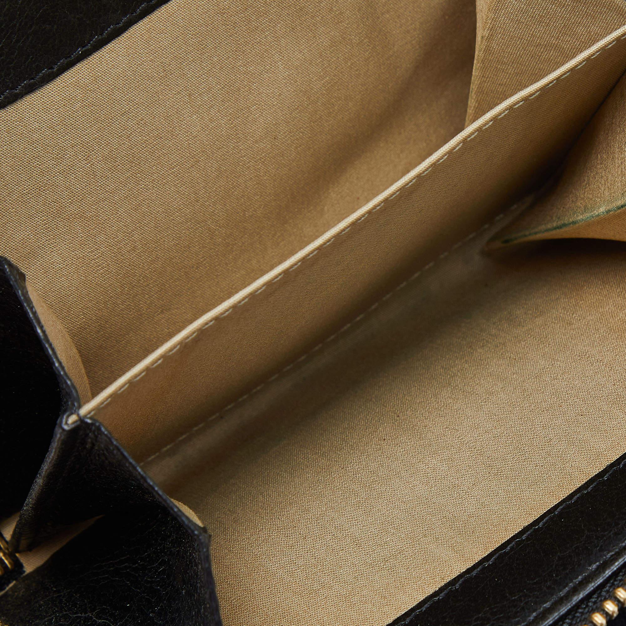 Chloe Black Leather Zip Compact Wallet In Fair Condition For Sale In Dubai, Al Qouz 2