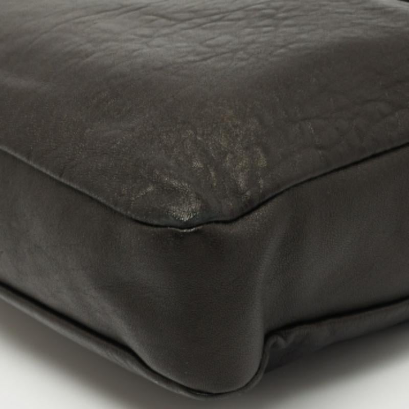 Noir Chloe Black Leather Zip Messenger Bag en vente