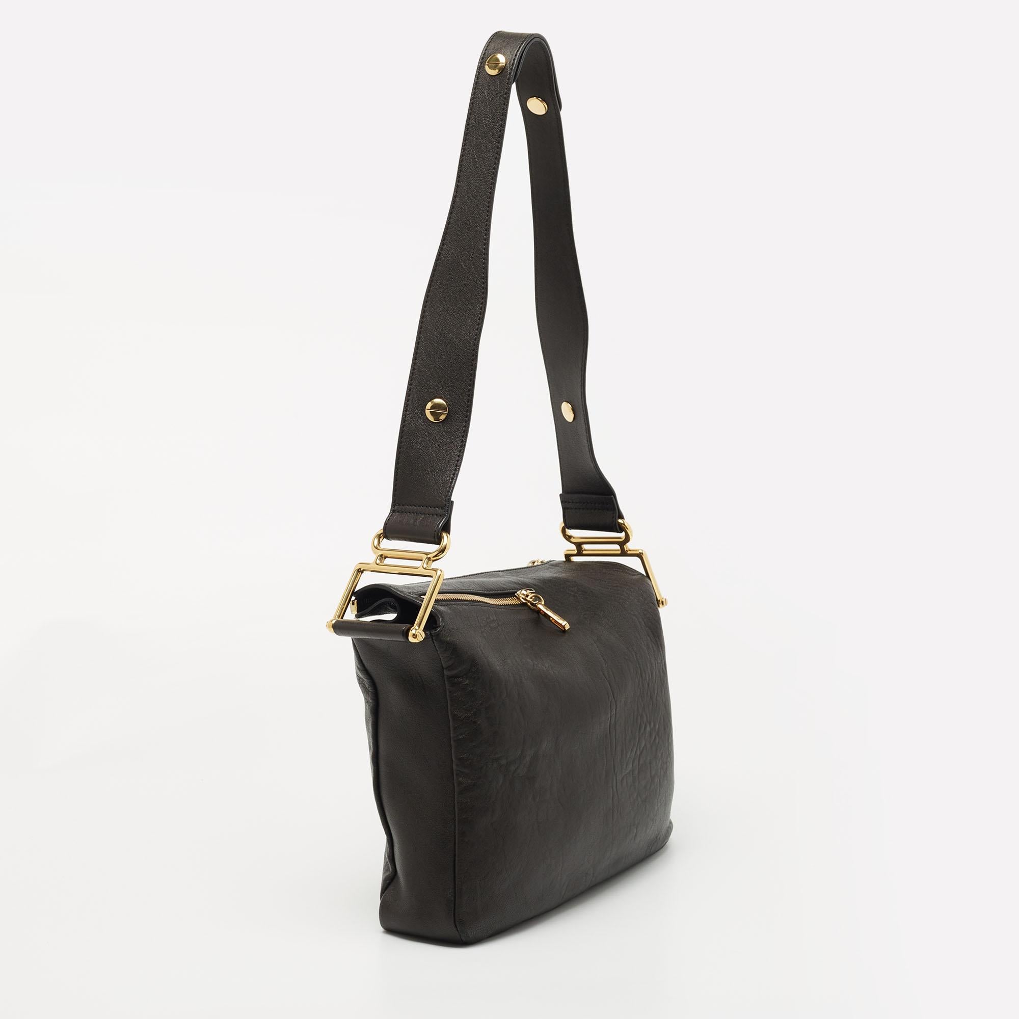 Chloe Black Leather Zip Messenger Bag (Schwarz) im Angebot