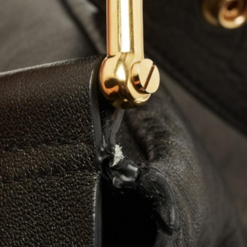 Chloe Black Leather Zip Messenger Bag en vente 3