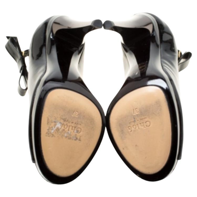 Finesse and poise will all come naturally to you when you step out in this pair of pumps from Chloe. Beautifully crafted from patent leather and detailed with bows at the ankle straps, the peep toe pumps are gorgeous. They are complete with leather
