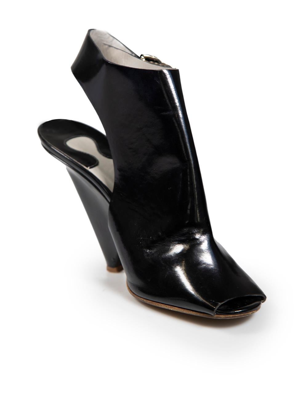 CONDITION is Good. General wear to boots is evident. Moderate signs of wear to overall leather with creasing on toe creases, scuffing and chipping to back of both heels on this used Chloé designer resale item.
 
 
 
 Details
 
 
 Black
 
 Patent