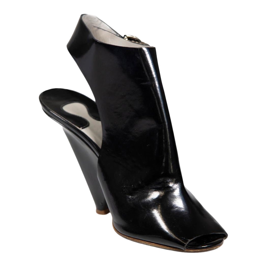 Chloé Black Peep-Toe Buckle Accent Heels Size IT 39 en vente