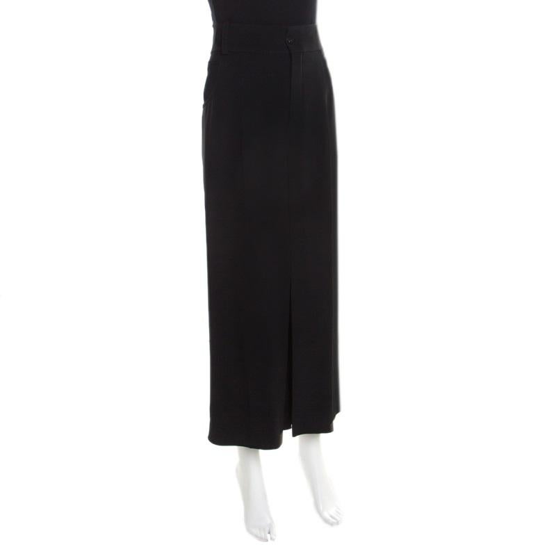 These high waisted culottes from Chloe look very smart and are sure to grab you a lot of compliments. They feature a classic black hue. They flaunt a relaxed shape with a broad waistline and two pockets. Pair them with a statement top and pumps for