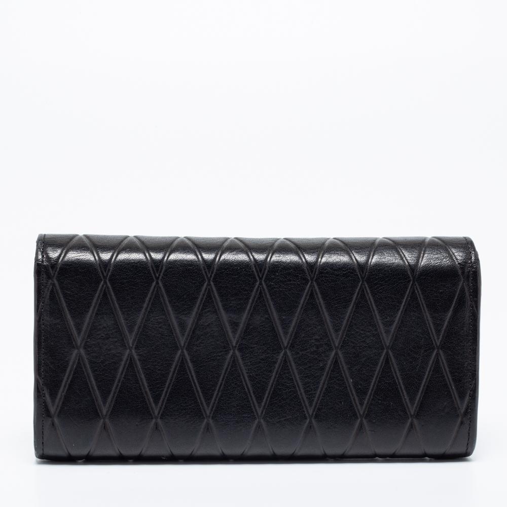 Carry this Chloe continental wallet in style! It is crafted from leather and has a black hue with a chic quilted exterior. The pretty wallet is complete with a front flap that opens to several compartments and slots that can easily hold your