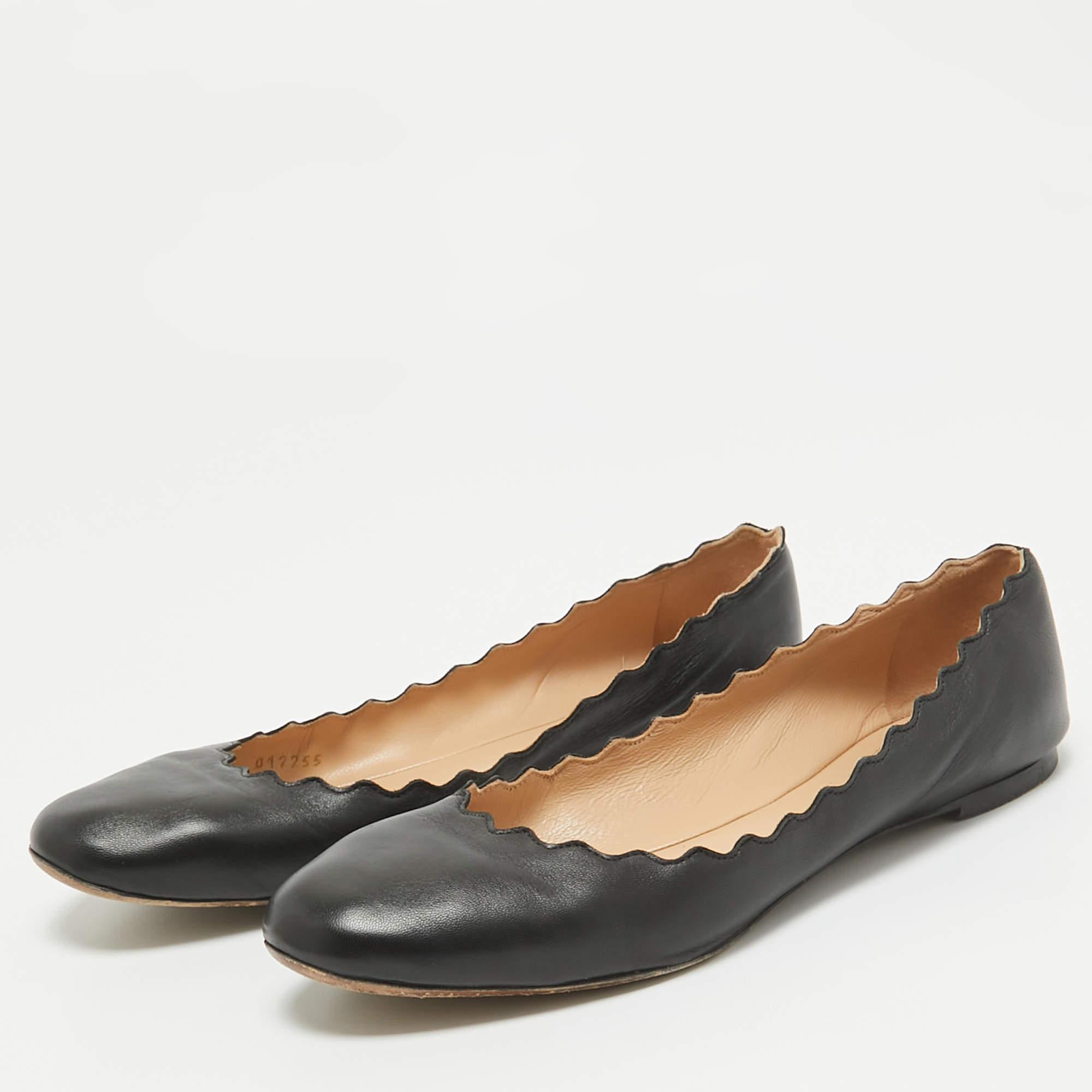 Complete your look by adding these designer ballet flats to your collection of everyday footwear. They are crafted skilfully to grant the perfect fit and style.