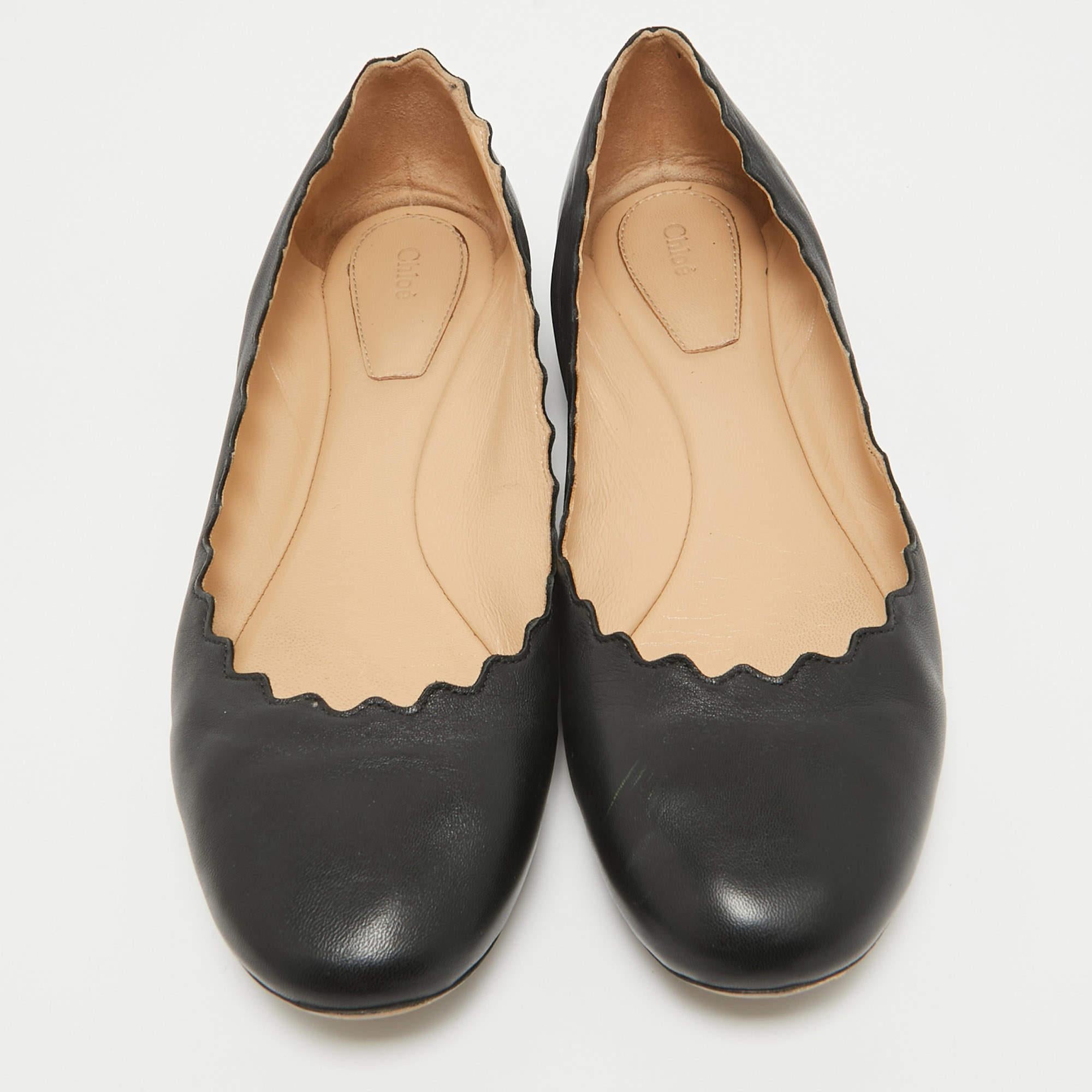 Chloe Black Scalloped Leather Lauren Ballet Flats Size 39.5 In Good Condition In Dubai, Al Qouz 2